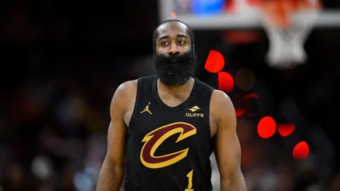 芒特赛后贴心相伴，为约罗提供温暖慰藉，共度心灵疗愈时光